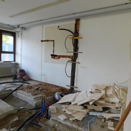 Chemiesaal aufgestemmte Wand mit Leerverrohrung
