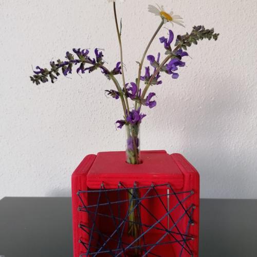 Muttertagsgeschenk rote Vase mit Blume