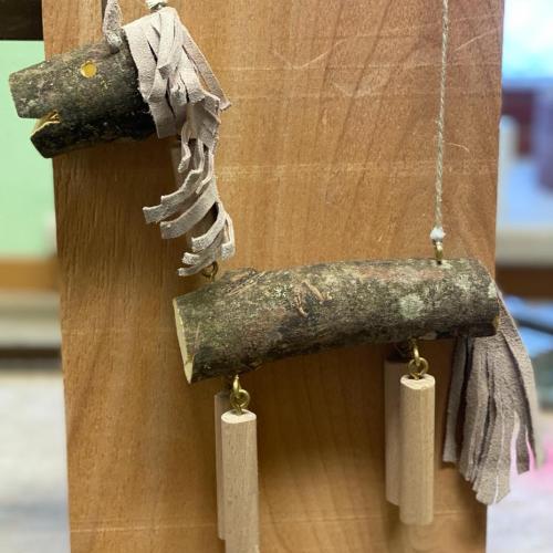 Pferdemarionette aus verschiedenen Holzresten