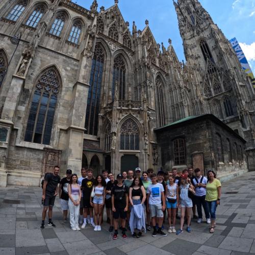 Klasse vor dem Stephansdom