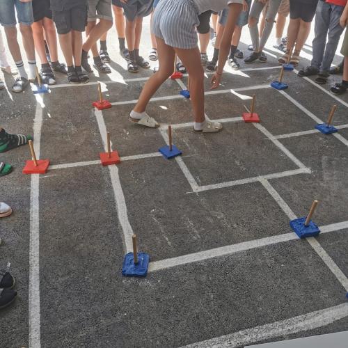 Schüler beim Präsentieren von Projekten
