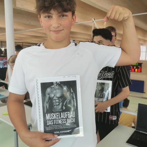Schüler beim Präsentieren von Projekten