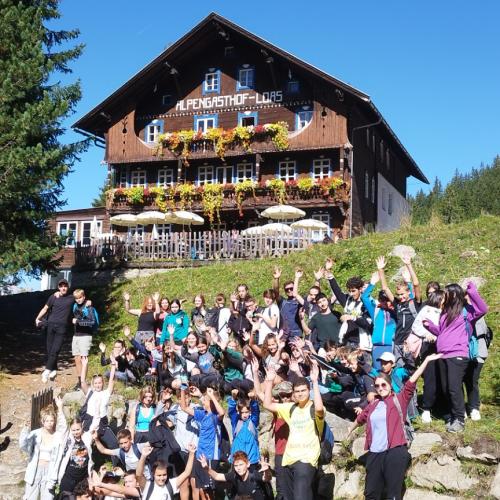 Gruppenfoto von SchülerInnen beim Wandertag