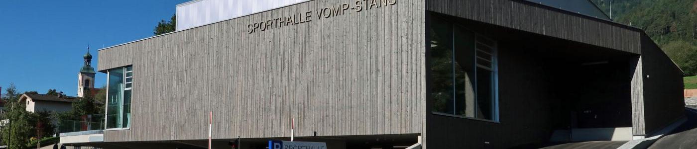 Blick auf die neue Sporthalle Vomp-Stans