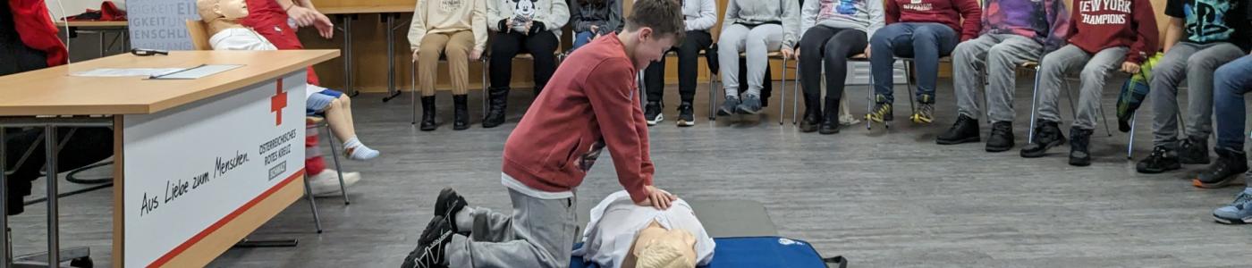 2023 Besuch beim Roten Kreuz1