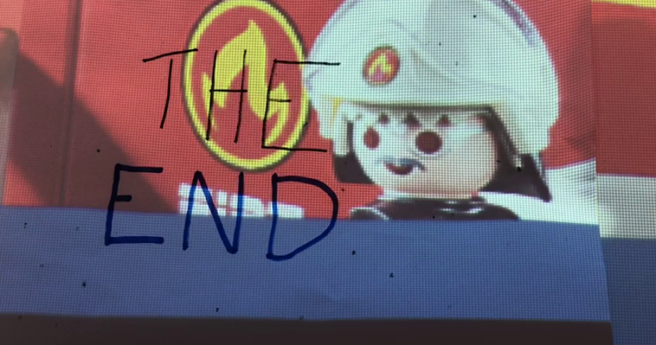 Playmobil Feuerwehrmann mit Schriftzug "The End"