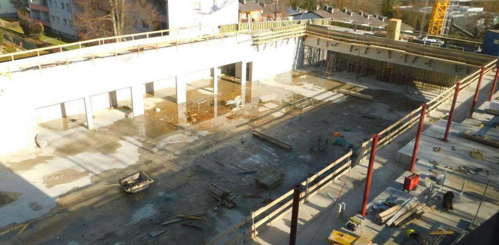 Sporthalle im Rohbau