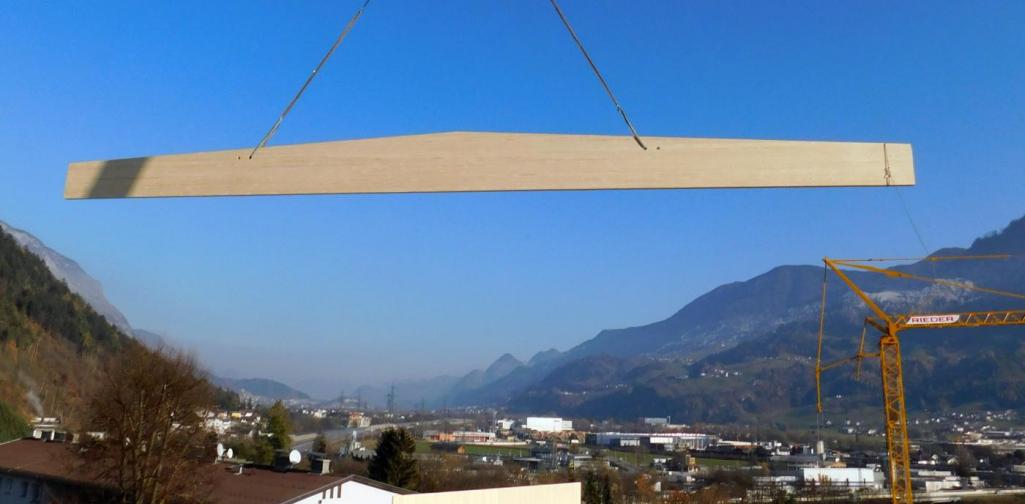 Leimbinder kurz vor dem Einhängen