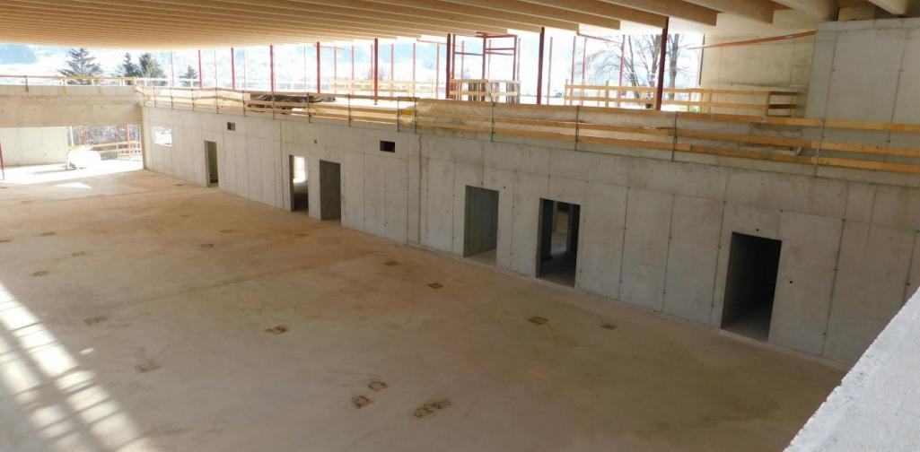 Sporthalle im Rohbau innen