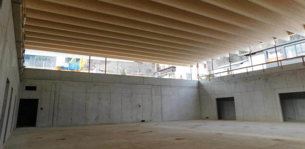 Sporthalle im Rohbau innen